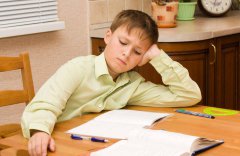 孩子上一年级注意力不集中、写作业磨蹭是什么原因?